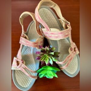 BareTraps Sandal Coral & Tan Women’s Size 9
